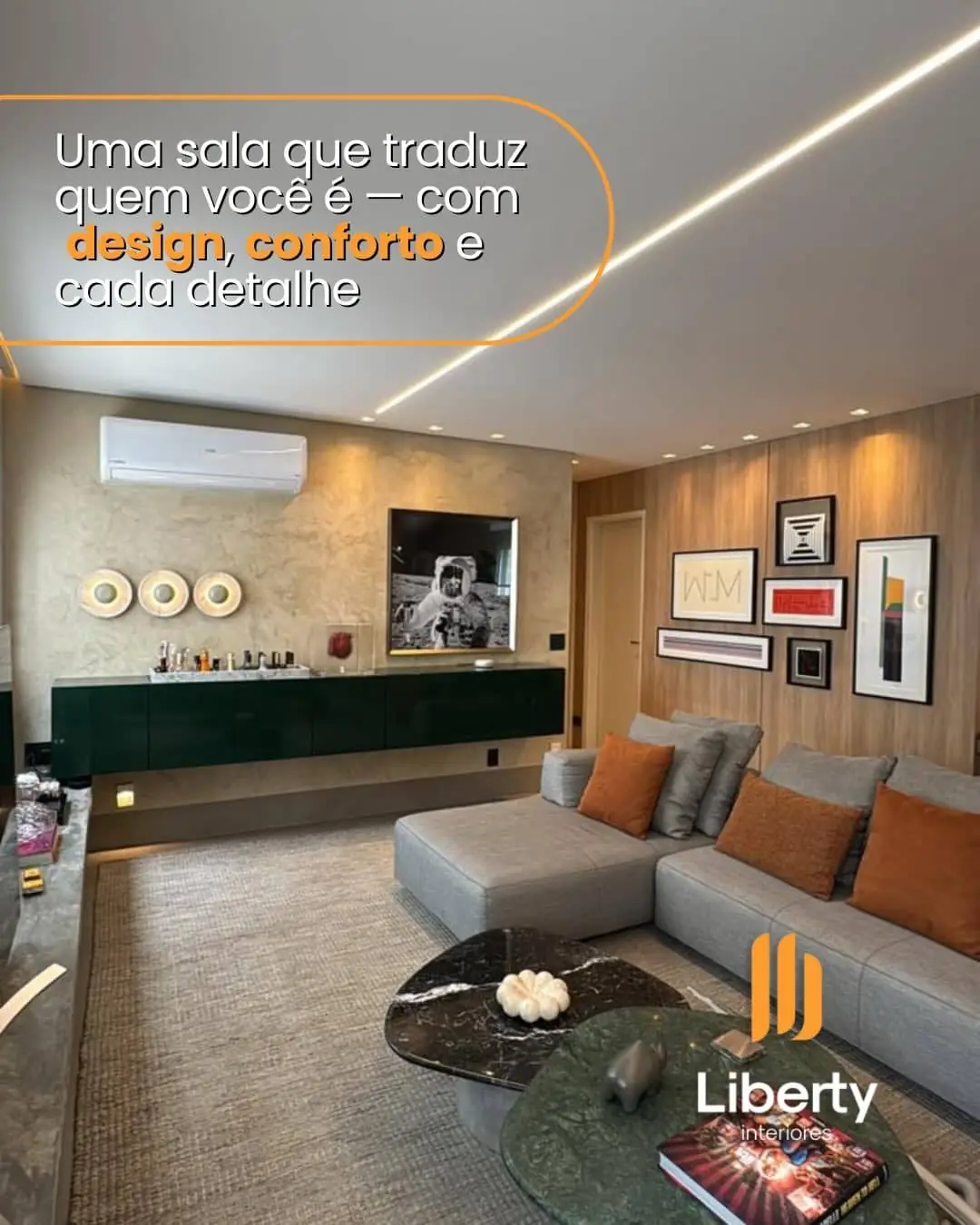 sala planejada sofisticada com móveis sob medida